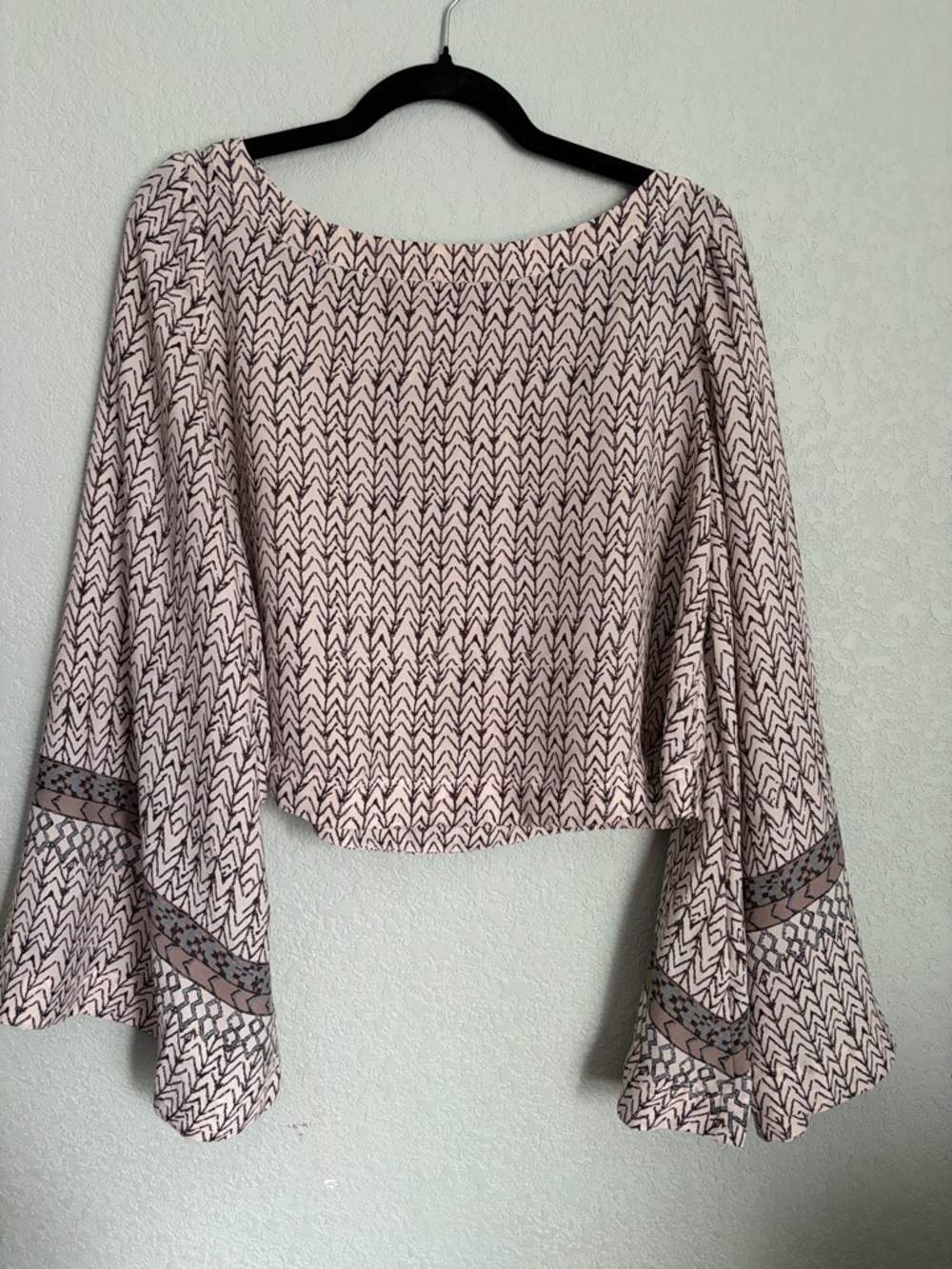 FREE PEOPLE STARS ALIGNED BELL SLEEVE CROP TOP - Picture 4 of 8